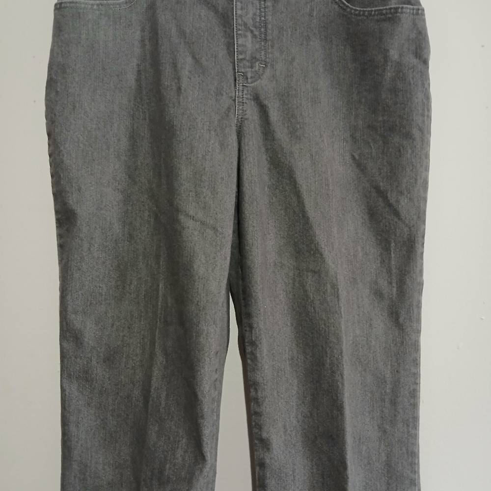 Gloria Vanderbilt Ladies Amanda Gray Jeans. Size 14 Short - Picture 5 of 12